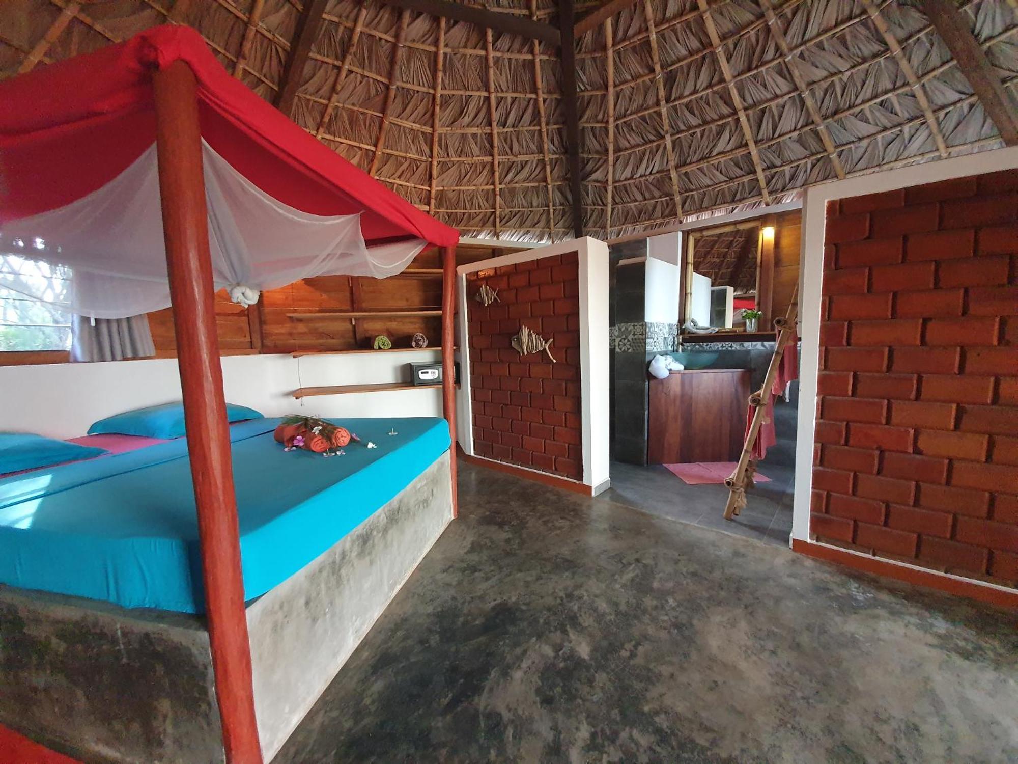 Ocean Lodge Kite & Windsurf Antsiranana Exteriör bild