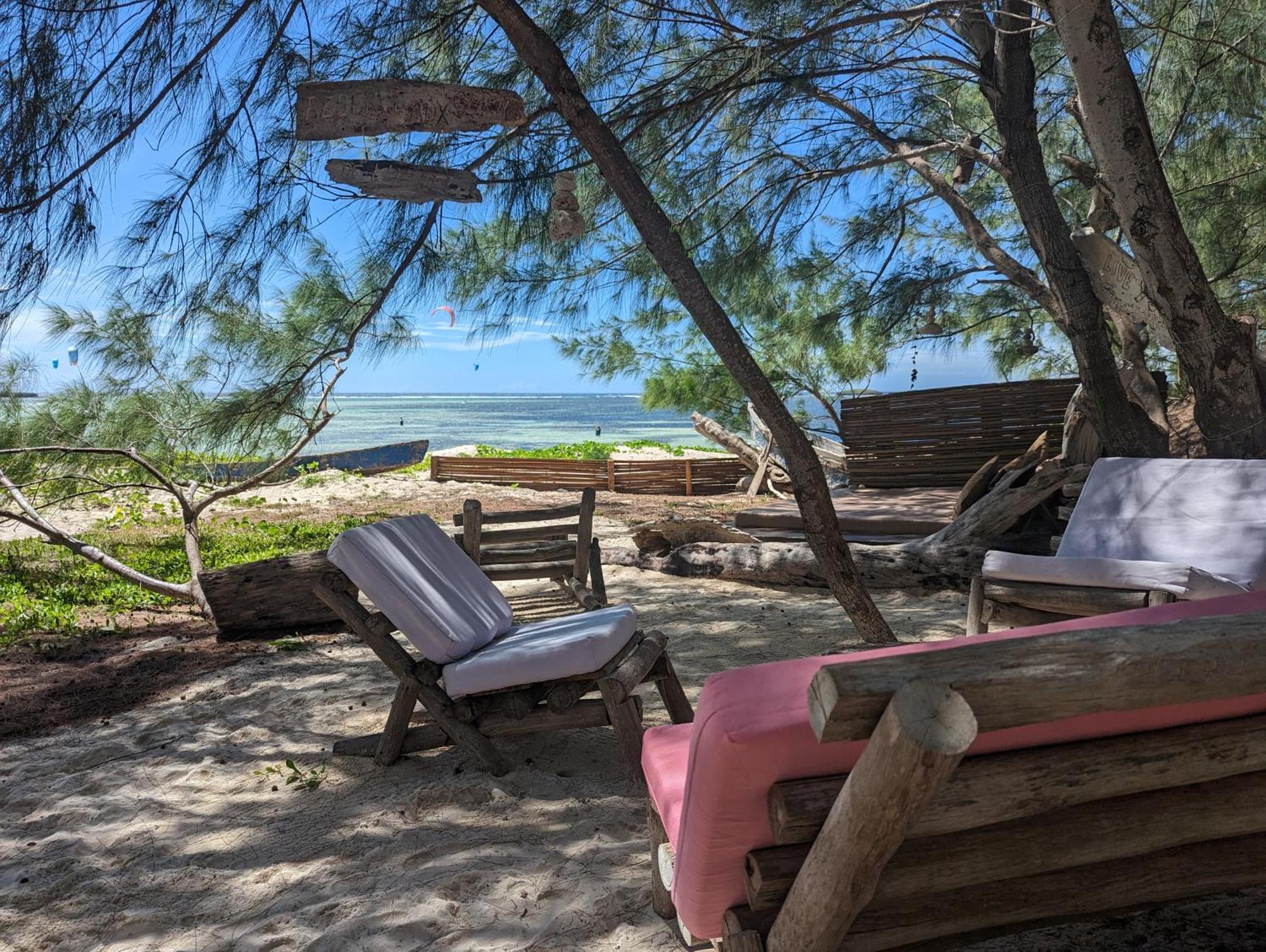 Ocean Lodge Kite & Windsurf Antsiranana Exteriör bild