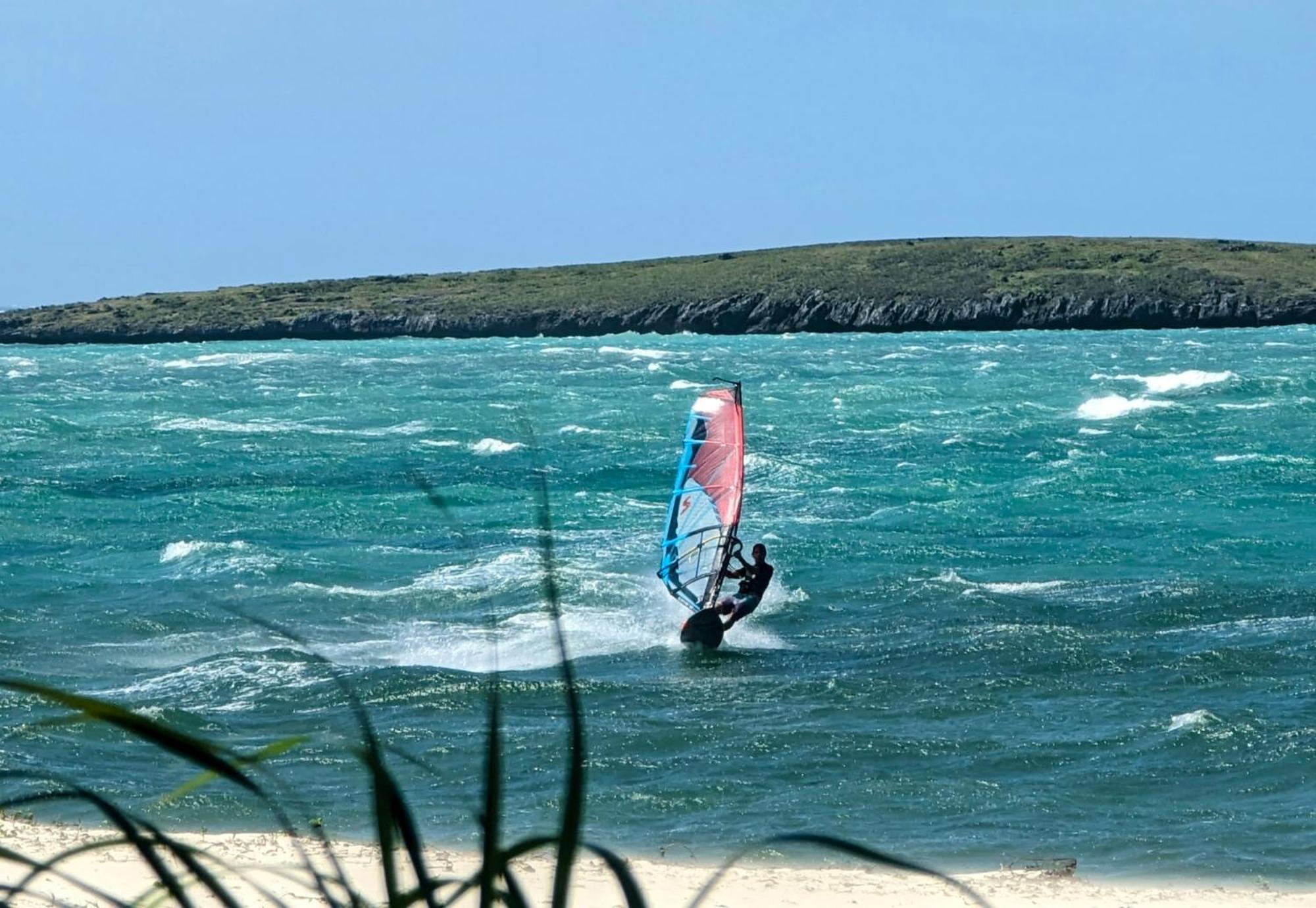 Ocean Lodge Kite & Windsurf Antsiranana Exteriör bild